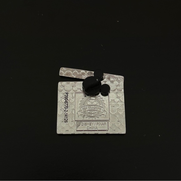 Disney Pin - Picture 2 of 2